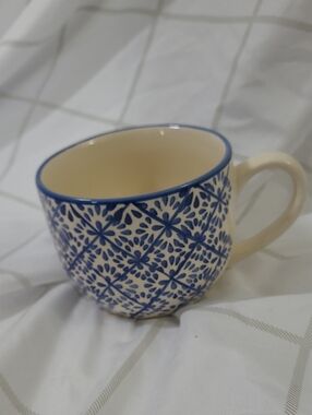 Hand-Painted Ceramic Mug with Blue Floral Edge ♻️ 5/$10 ♻️